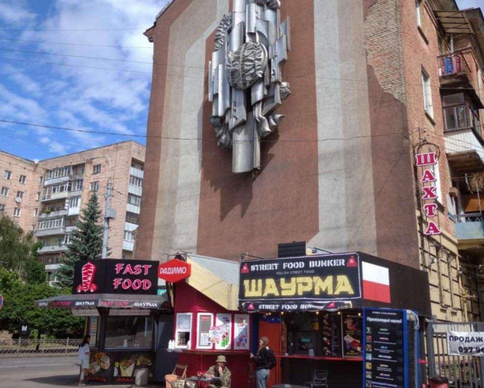 Рівненська дизайнерка розкритикувала мурал військовому: «це новомодна некромантія»