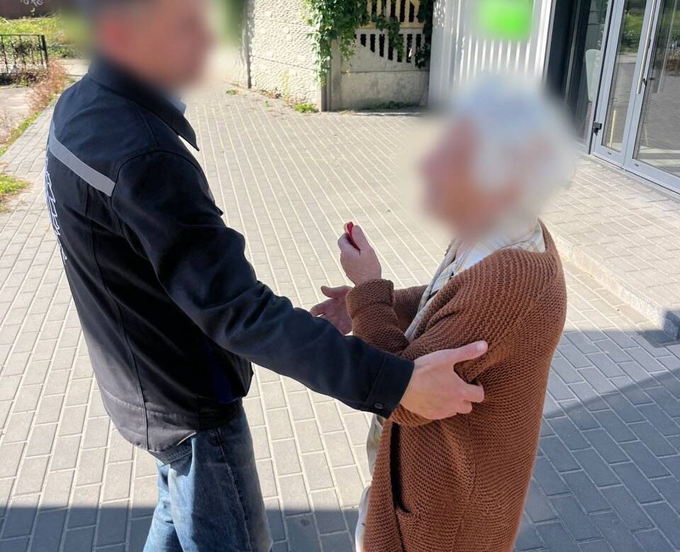 У Рівному літня жінка загубилася в центрі міста: врятували патрульні та небайдужі люди
