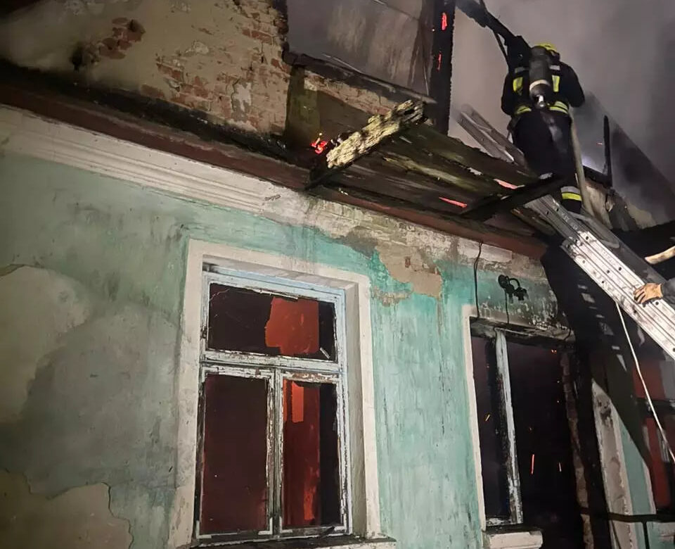У селі Княгинине на Дубенщині горів житловий будинок — рятувальники ліквідували пожежу понад 3,5 години