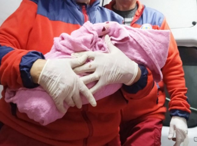 На Рівненщині жінка народила прямо в автомобілі «швидкої»