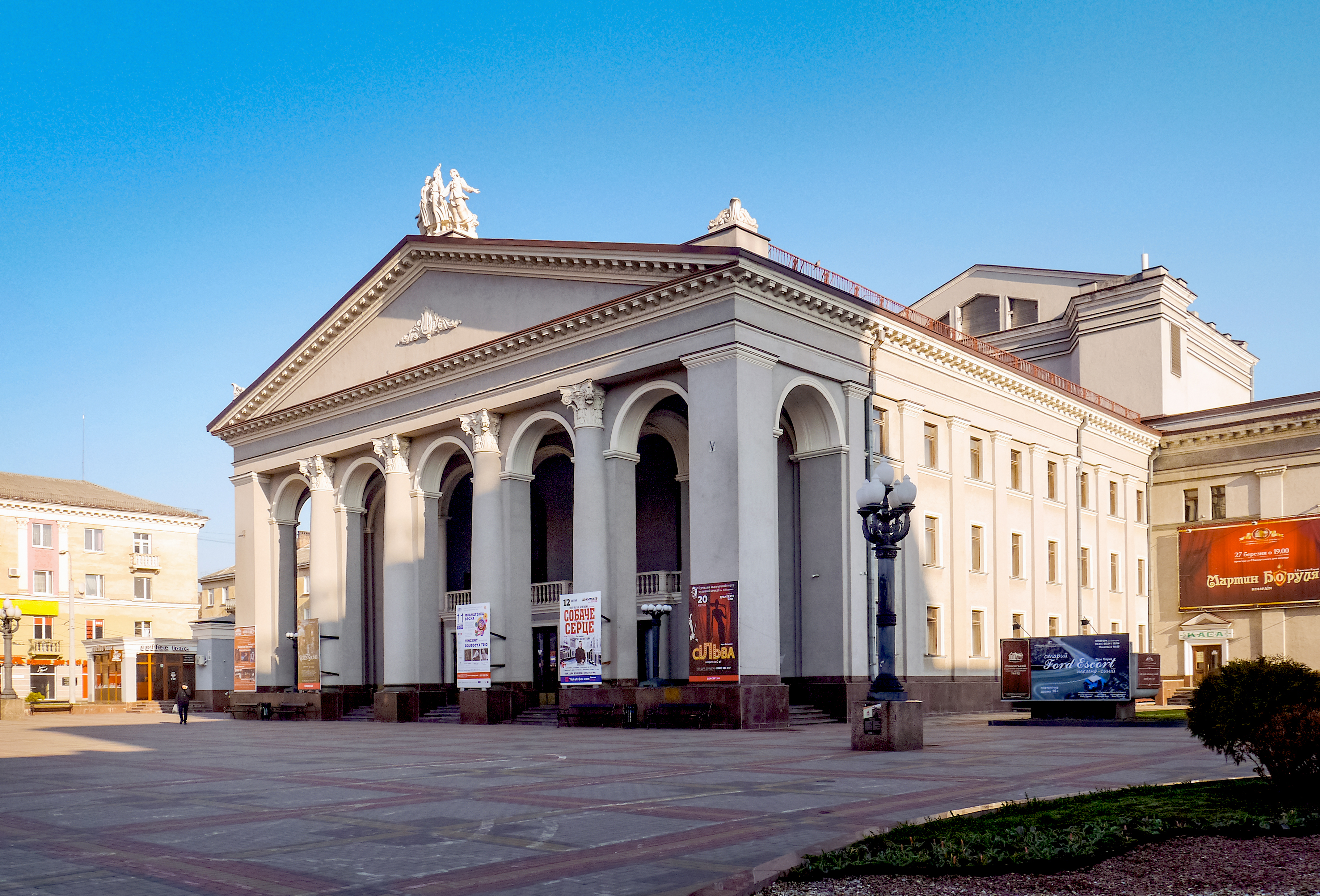 Рівненський драмтеатр представить ексклюзивну виставу для матерів загиблих Героїв 0000