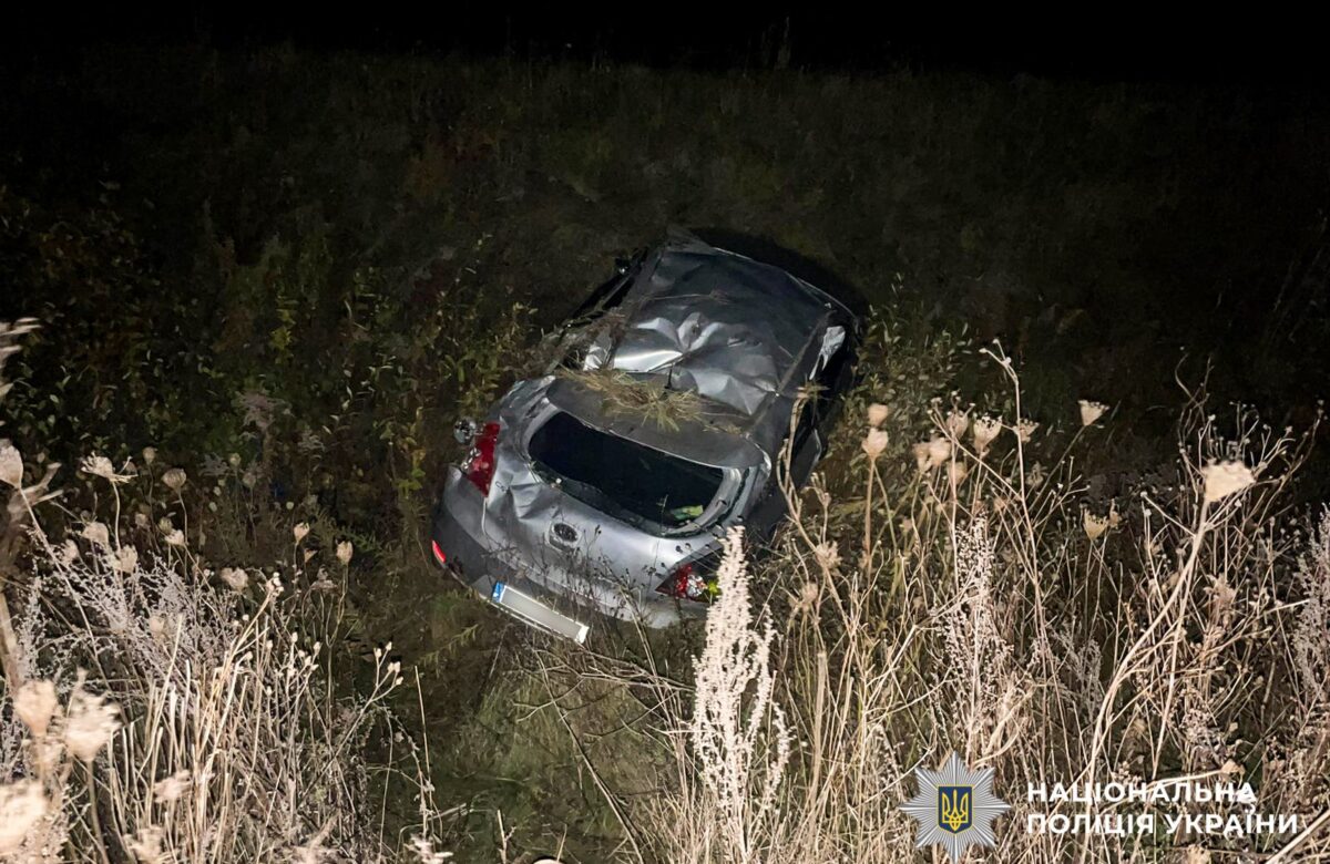 На Березнівщині перекинувся автомобіль: двоє чоловіків у лікарні (ФОТО)