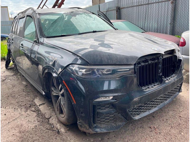 Рівненська митниця виставила на повторний продаж конфісковане елітне авто за ціною, зниженою вдвічі