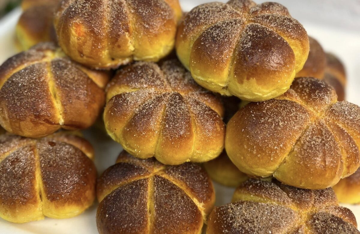 Осінні булочки-гарбузики: рецепт шалено популярної випічки з гарбуза