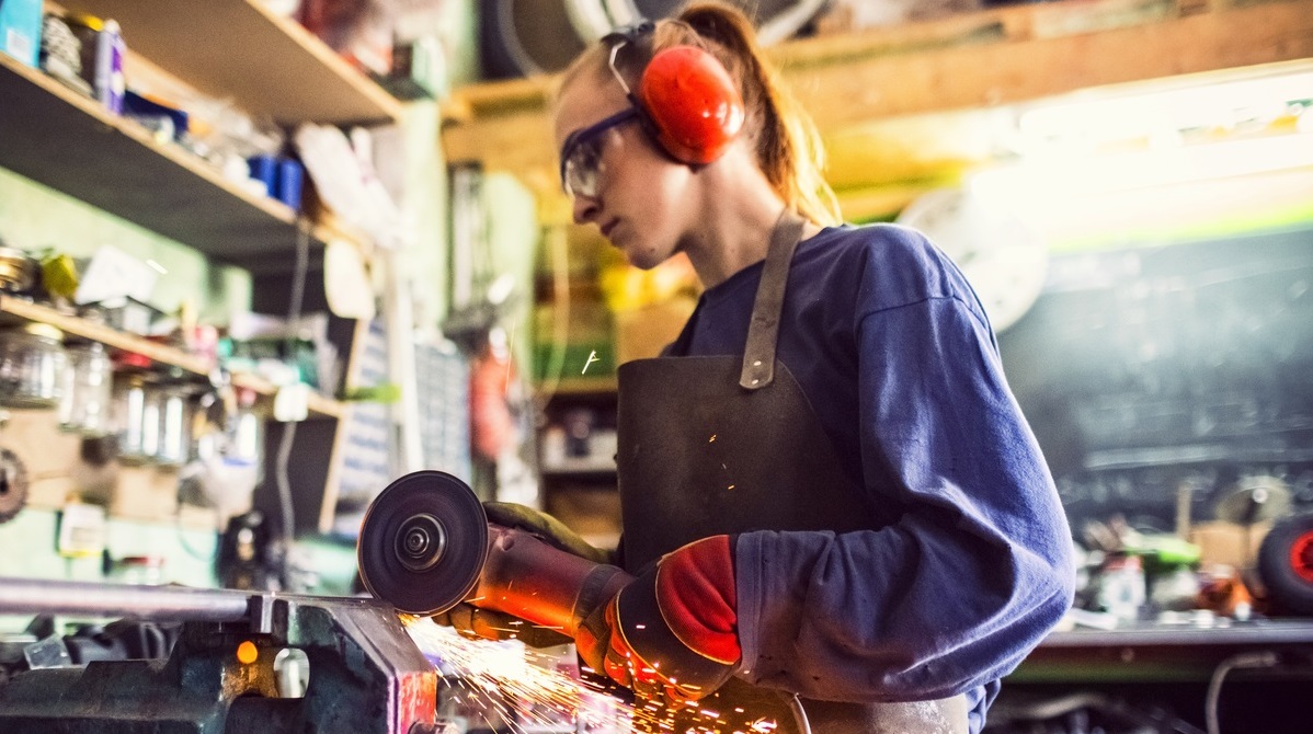 Куди піти навчатись у Рівному? Жінки штурмують «чоловічі» професії — держава ще й платить