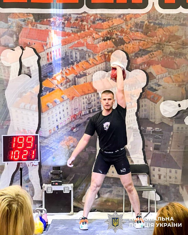 1 Поліцейський-охоронець з Рівненщини здобув золото на чемпіонаті світу з гирьового спорту