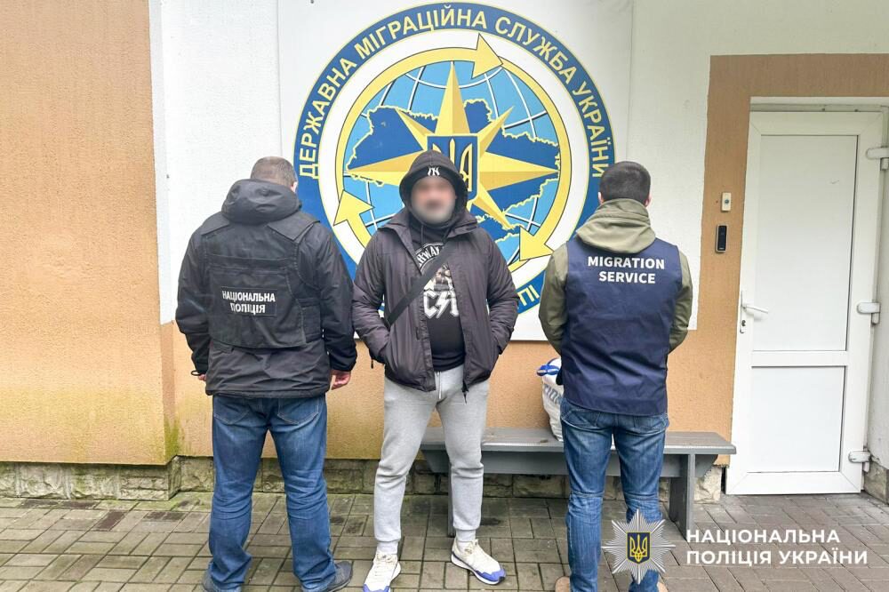 На Рівненщині примусово видворять 50-річного громадянина Грузії, який понад два роки жив в Україні нелегально