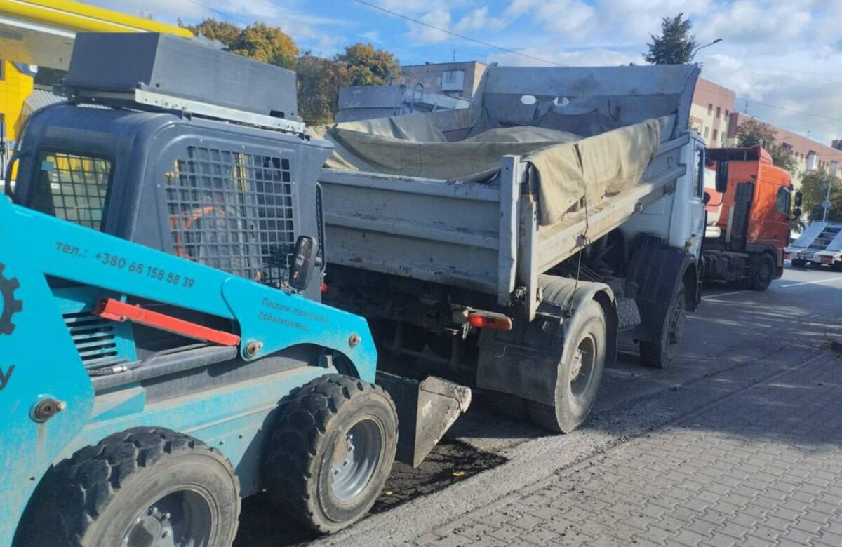 На кількох вулицях Рівного ускладнений рух через ремонтні роботи