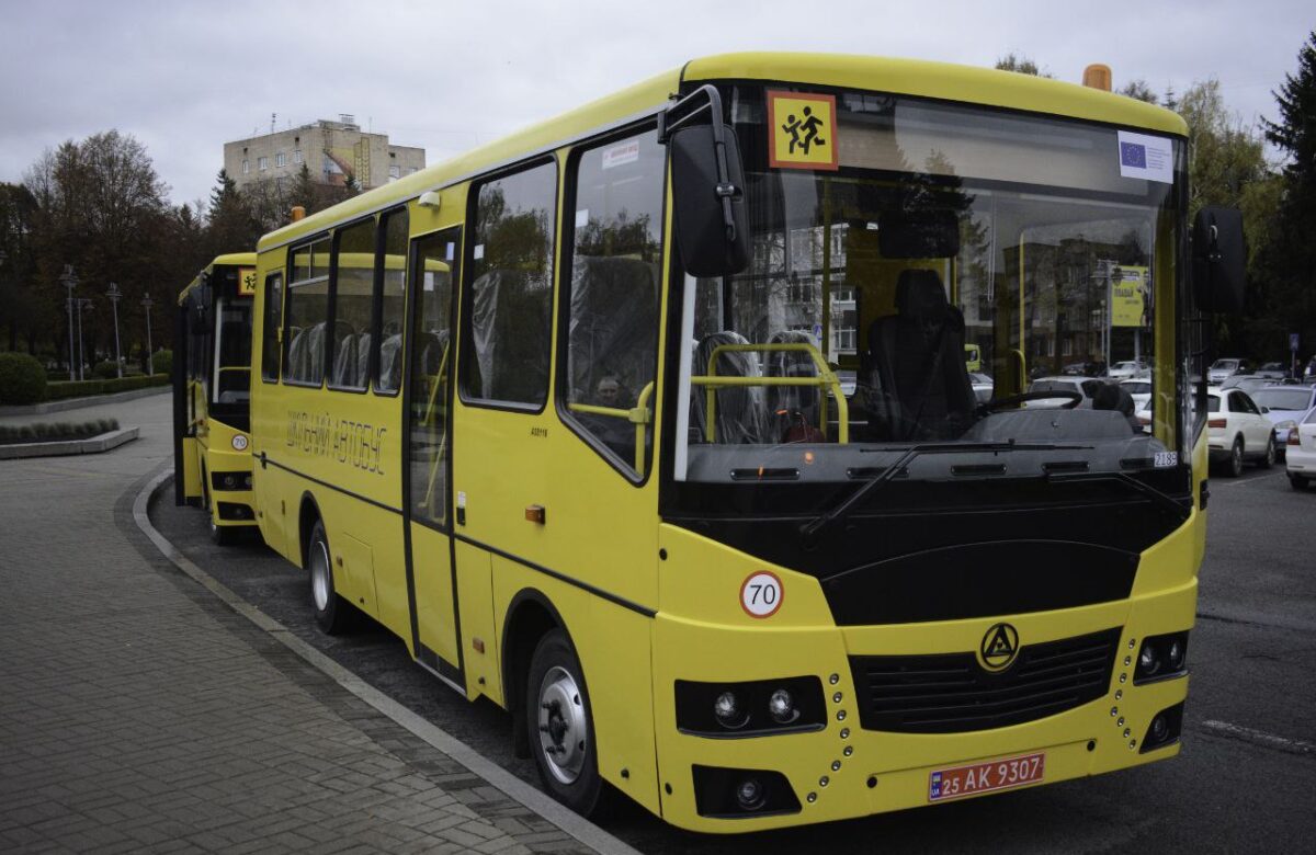 На Рівненщині нові шкільні автобуси: хто отримає