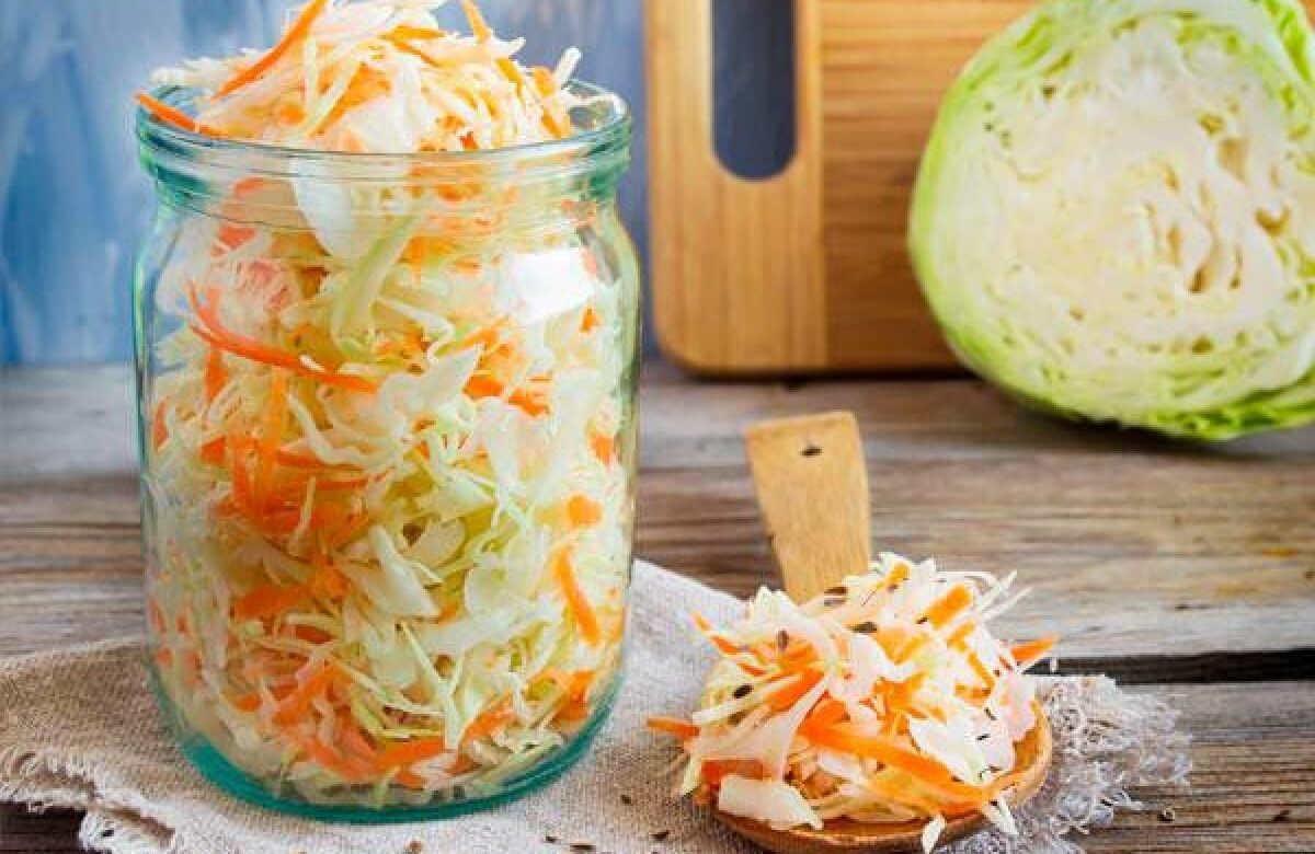 Відома кулінарна блогерка з Рівного поділилася рецептом неймовірно смачної квашеної капусти (РЕЦЕПТ, ВІДЕО)