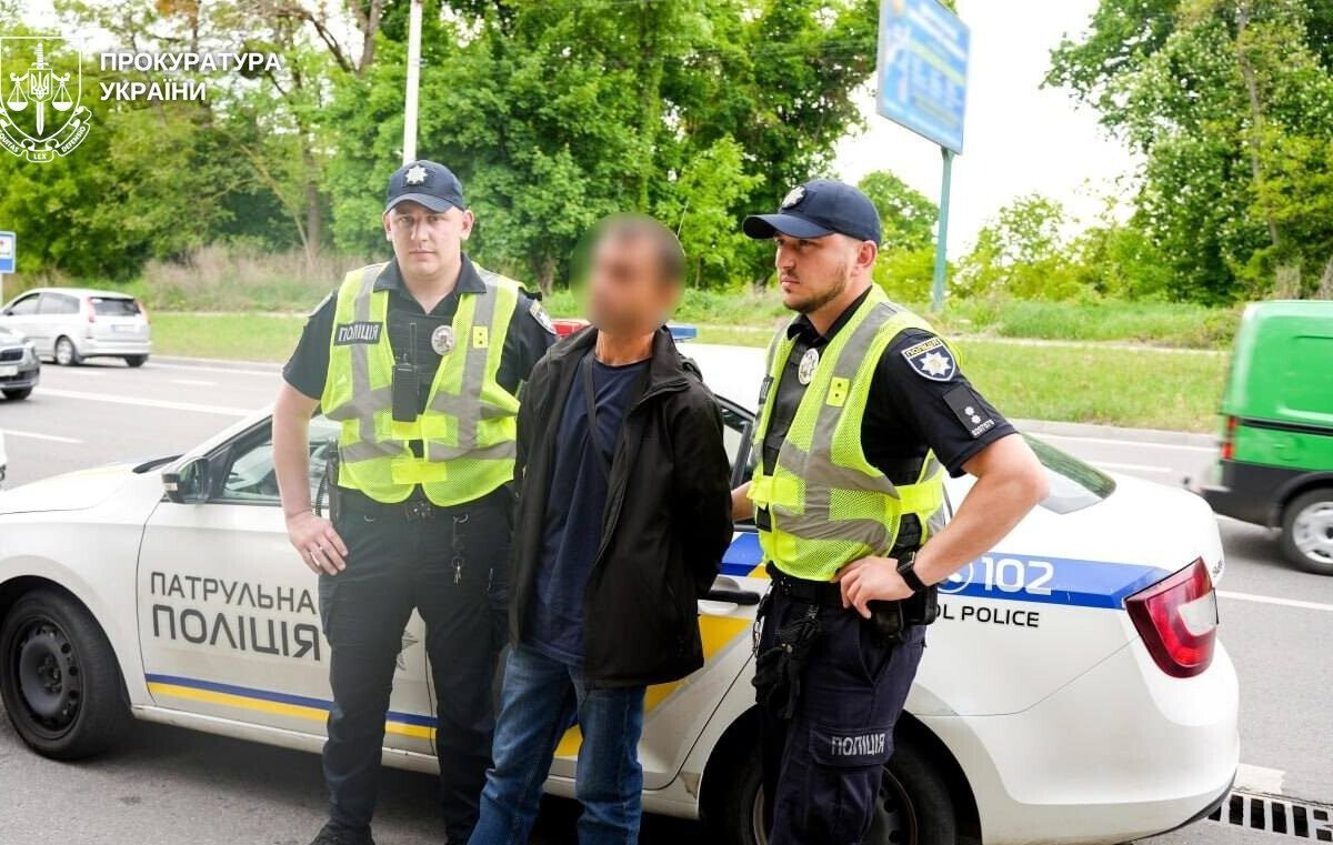 Суд покарав рецидивіста-розбійника, який напав на працівницю пошти в Квасилові