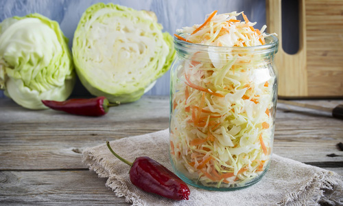 Кулінарна блогерка з Рівного поділилася рецептом трендового салату з маринованої капусти з перцем (РЕЦЕПТ, ВІДЕО)