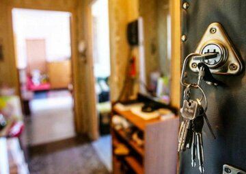 Аферистка із Сарненщини продала чужу квартиру і отримала вісім років тюрми