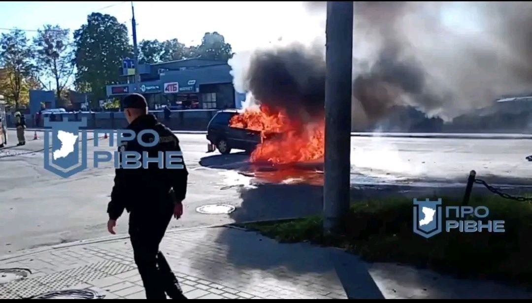 Показали відео моторошної ДТП у Рівному – авто згоріло вщент, пролунав вибух (ВІДЕО) 0000