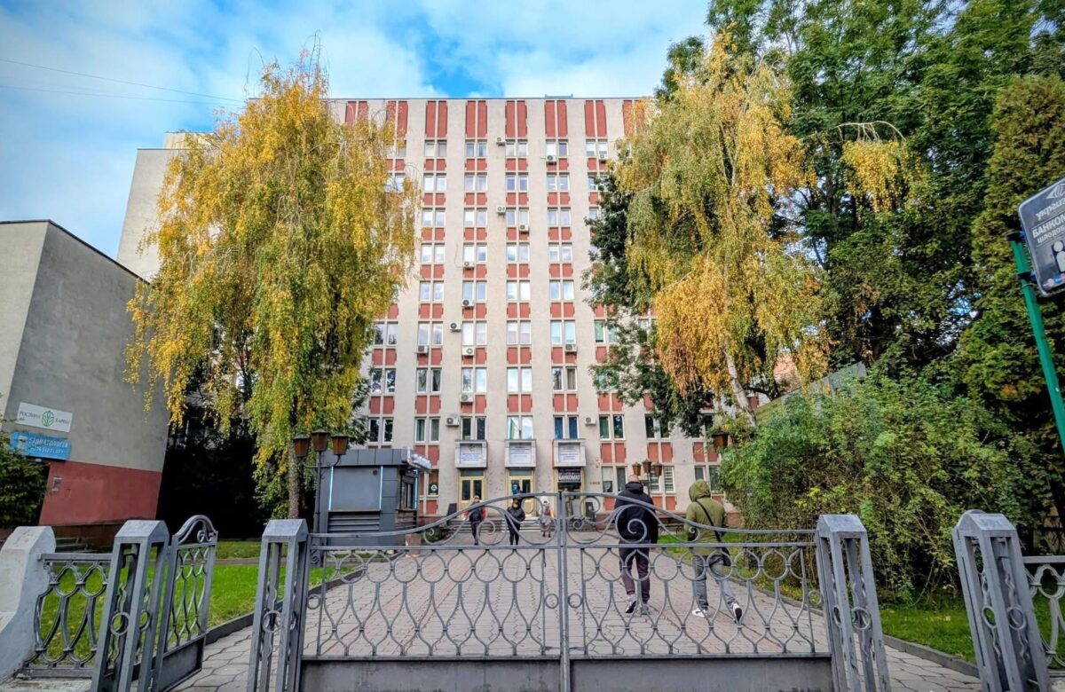 Рівненський обласний лікувально-діагностичний центр перейшов на новий графік роботи