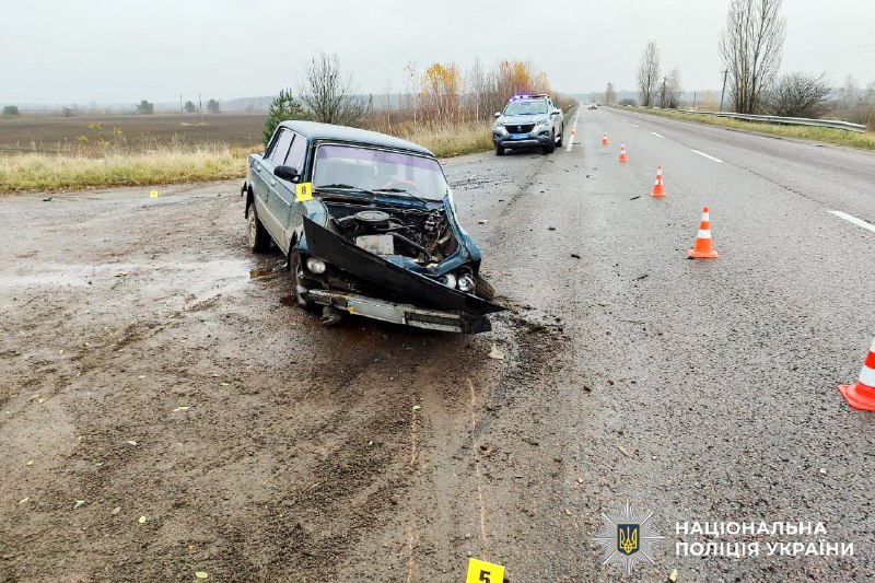 1 Невдалий обгін – і позашляховик у кюветі: на Рівненщині постраждали батько і донька (ФОТО)