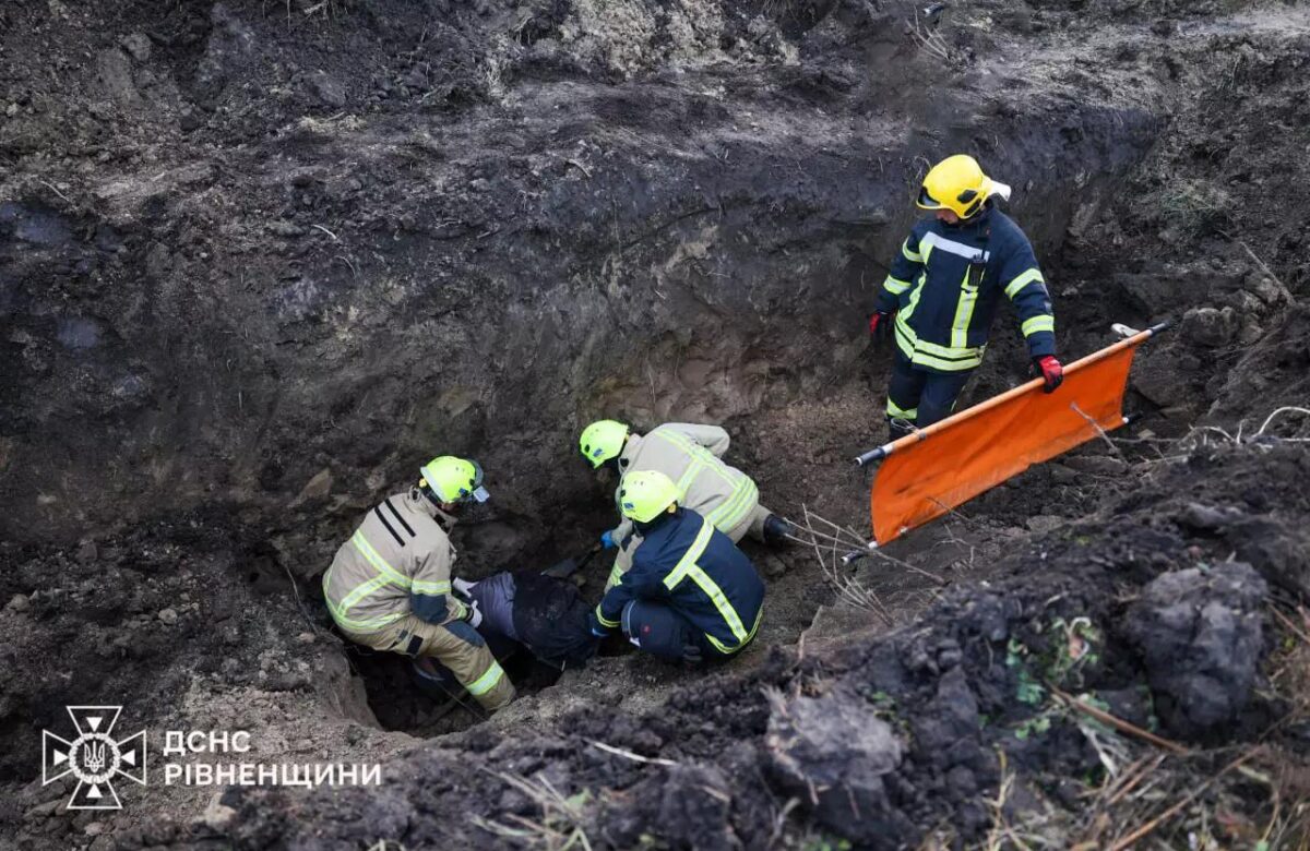 У Рівному знайшли мертвого чоловіка в глибокому рові: поліція з’ясовує, що сталося