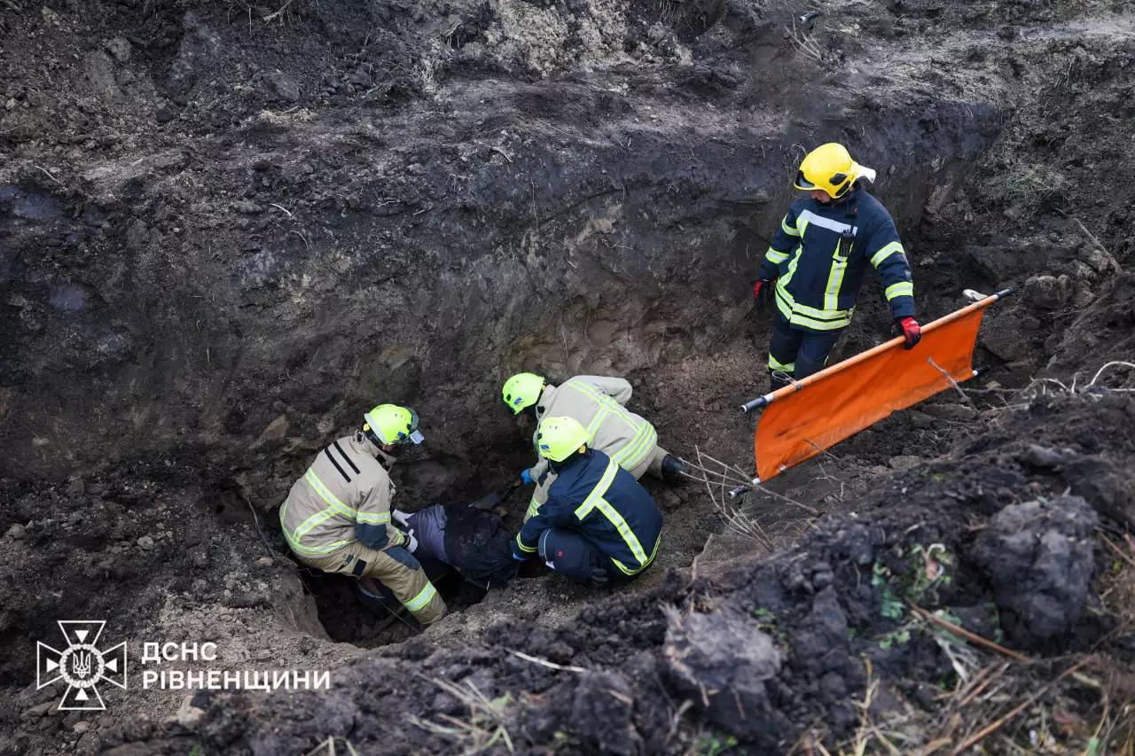 У Рівному знайшли мертвого чоловіка в глибокому рові: поліція з’ясовує, що сталося 0000