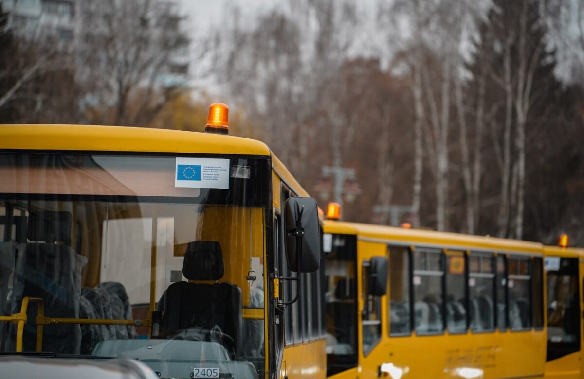 Чотири громади Рівненщини отримали нові шкільні автобуси: хто саме