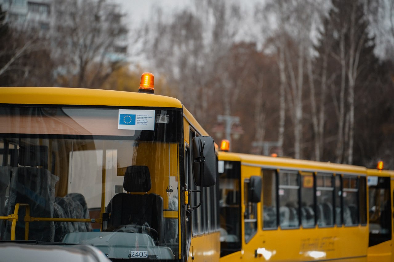 Чотири громади Рівненщини отримали нові шкільні автобуси: хто саме 0000