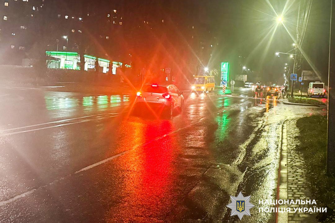 Трагедія на дорозі: у Рівному під колесами авто загинула пенсіонерка