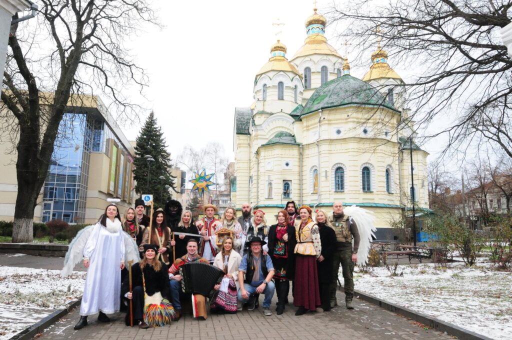 1 У Рівному колядував зірковий вертеп: традиції коляди