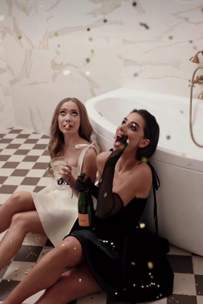 1 Екс-учасниця «Холостяка» з Рівного знялася у розкішному Instagram-відео для місцевого бренду одягу (ВІДЕО)