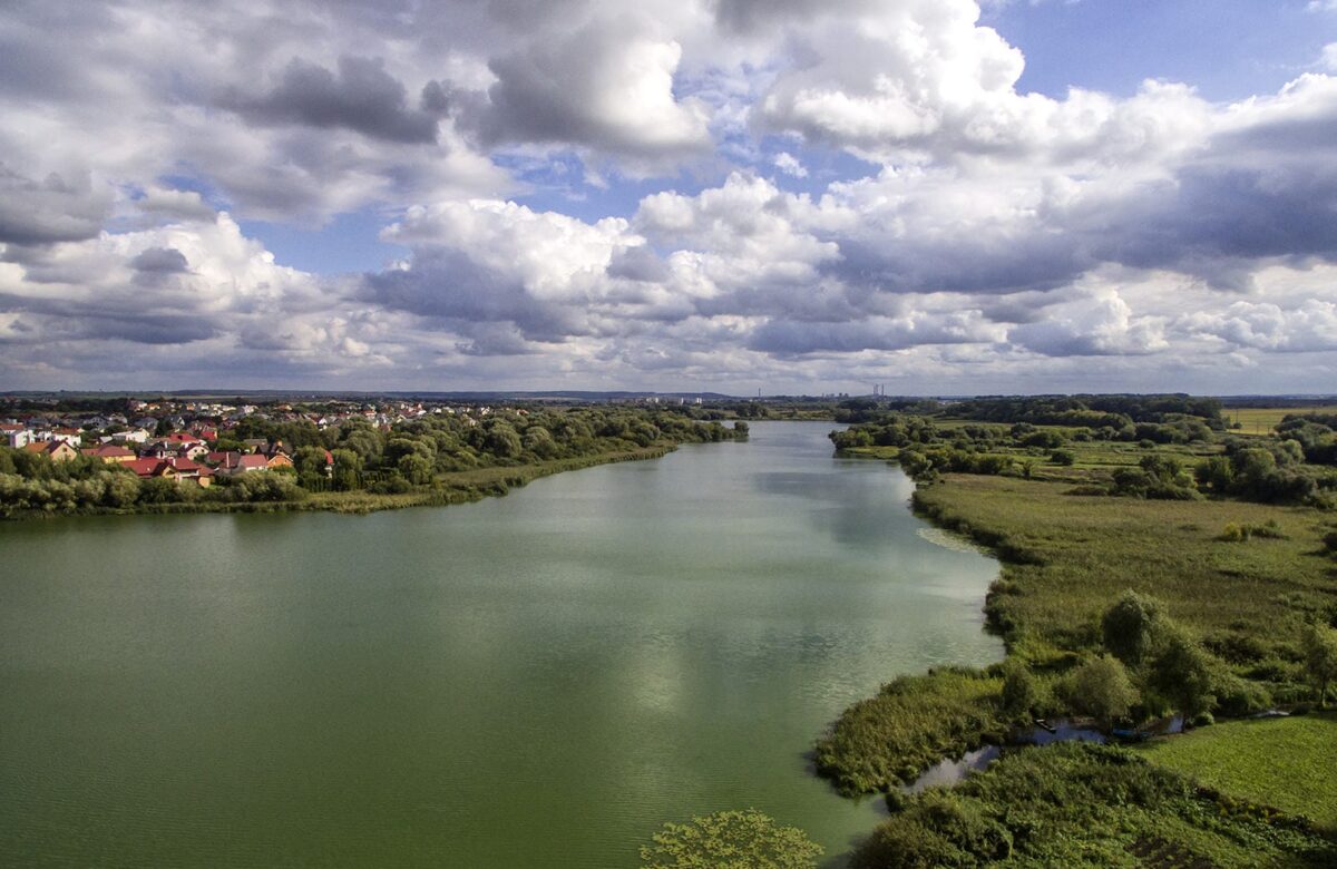 Хронічна проблема: рівнянка вимагає зупинити перетворення озера Басів Кут на «стокову яму»