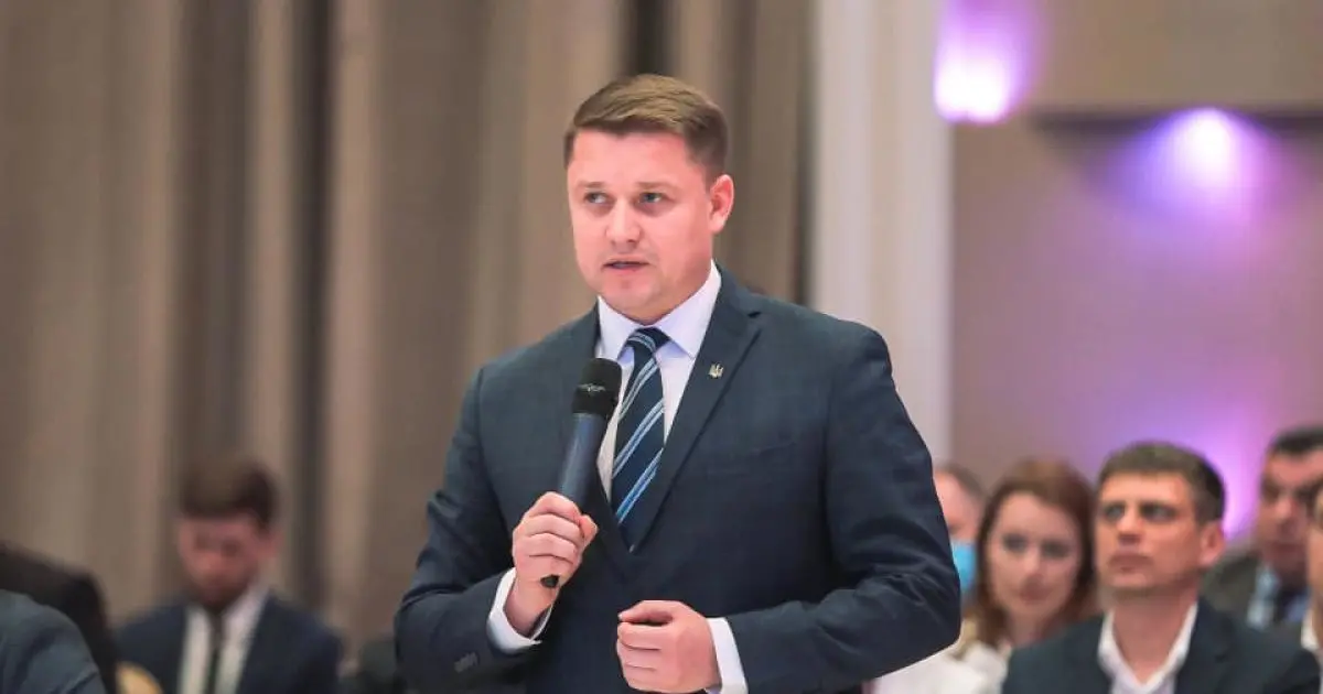 Ексмер Рівного Олександр Третяк поширив фейковий рейтинг партій: відповідь КМІС
