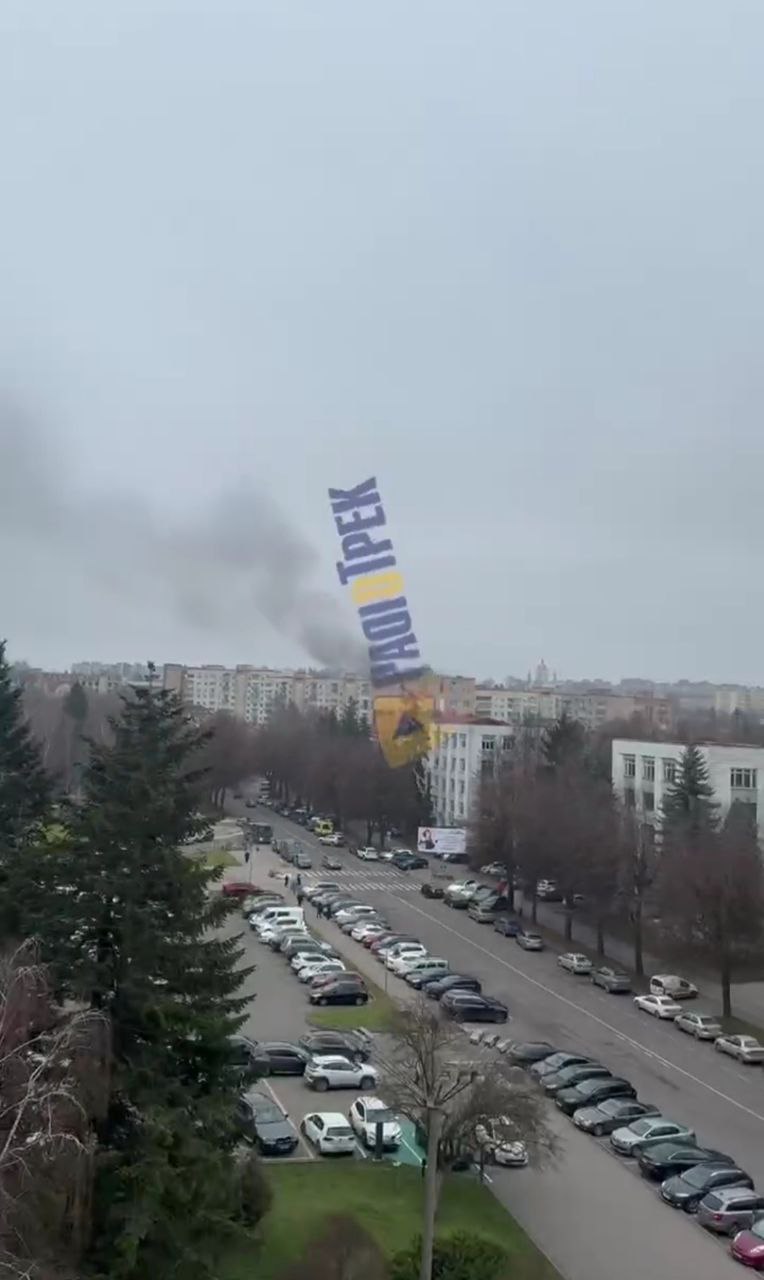 Пожежа в Рівному: величезний стовп диму помітили в районі «Текстильника» 0000