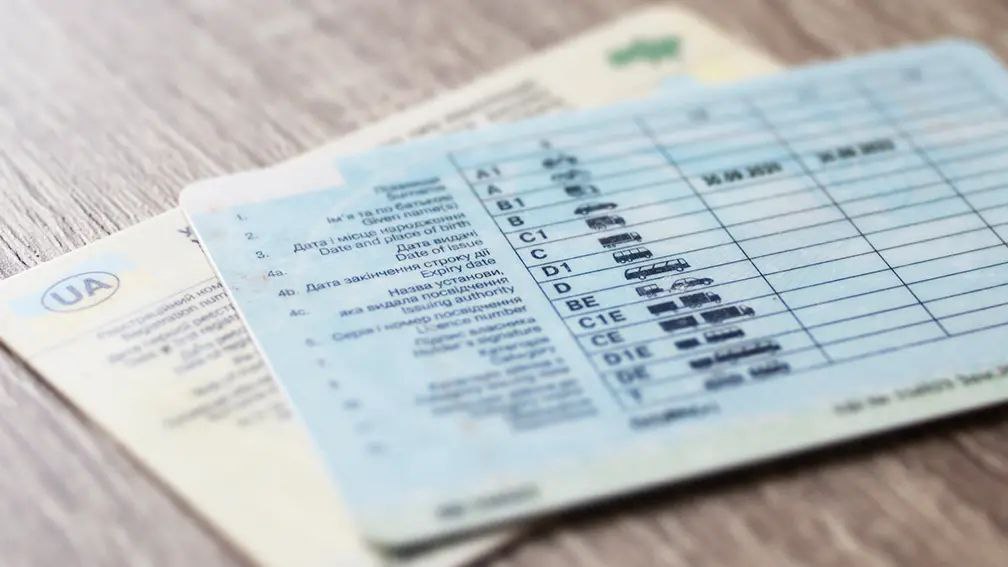 Хотіла купити права: у Рівному жінка заплатить величезний штраф за спробу підкупити екзаменатора