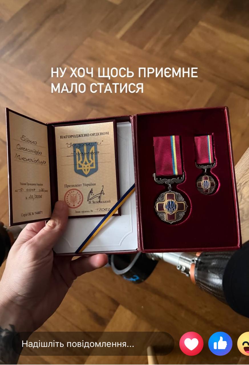 1 Герой «Холостяка» з протезами отримав державну нагороду від Зеленського: хто і за що