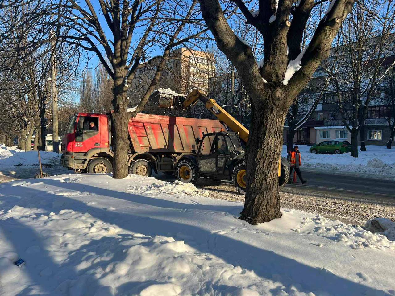 1 Міська влада просить водіїв не паркувати автомобілі на узбіччях доріг: що трапилося