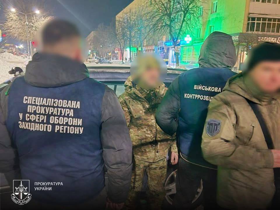За $3000 обіцяли «втечу з армії»: на Рівненщині інструктор вивозив мобілізованих із навчального центру