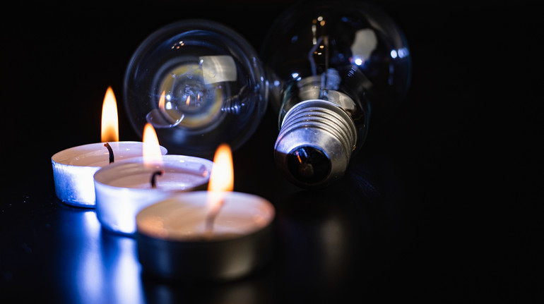 На Рівненщині тривають погодинні відключення світла: що відбувається і чому це надовго