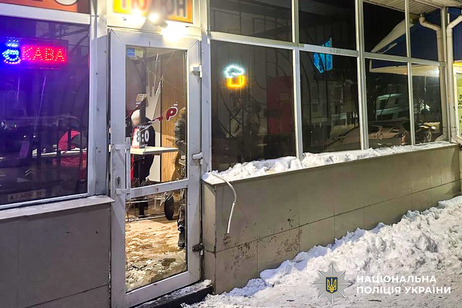 У Рівному ревнивець розгромив кафе та напав на продавчиню: подробиці інциденту (+ФОТО)