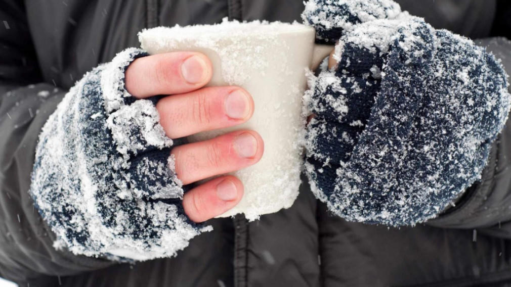 На Рівненщині від холоду вже загинули восьмеро людей: що робити, якщо людина замерзає