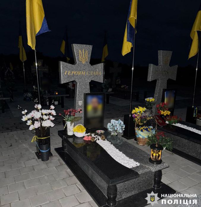 На Рівненщині за ґрати відправили мародера, який обкрадав могили полеглих Героїв