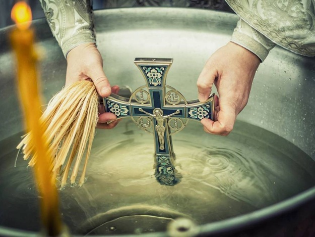 Голодна кутя та Водохреще: що категорично заборонено робити та як використовувати цілющу воду