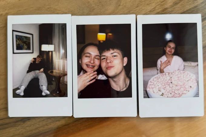 1 Гігантський букет та обручка з чималим камінцем: зірка хіта «Смарагдове небо» DREVO одружується зі своєю менеджеркою (ФОТО)