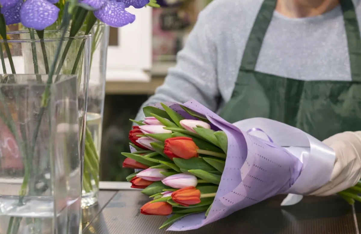 У Рівному почали продавати тюльпани до 8 березня і назвали перші ціни