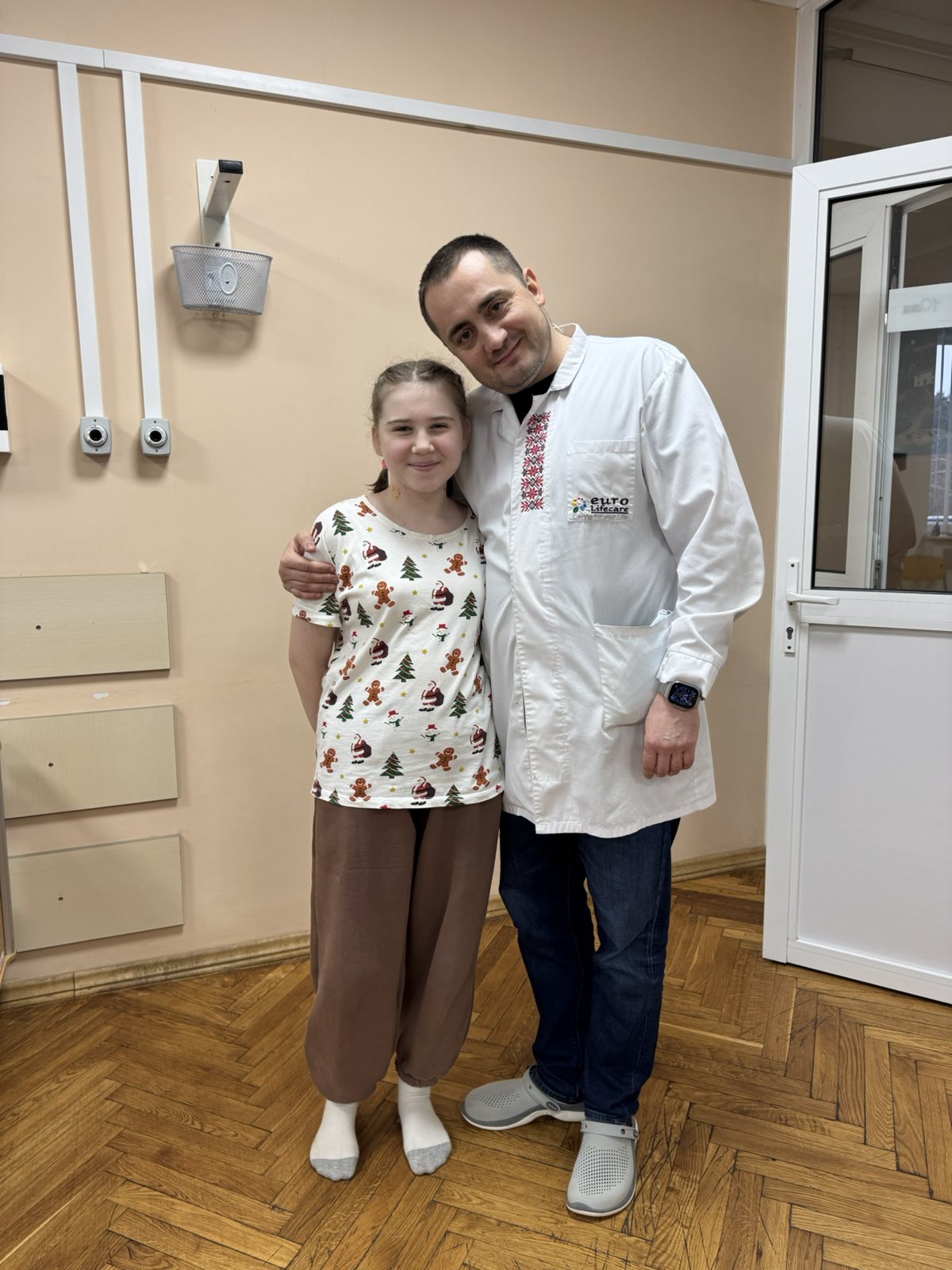 Нейрохірурги повернули можливість ходити 13-річній дівчинці з Рівненщини 0000