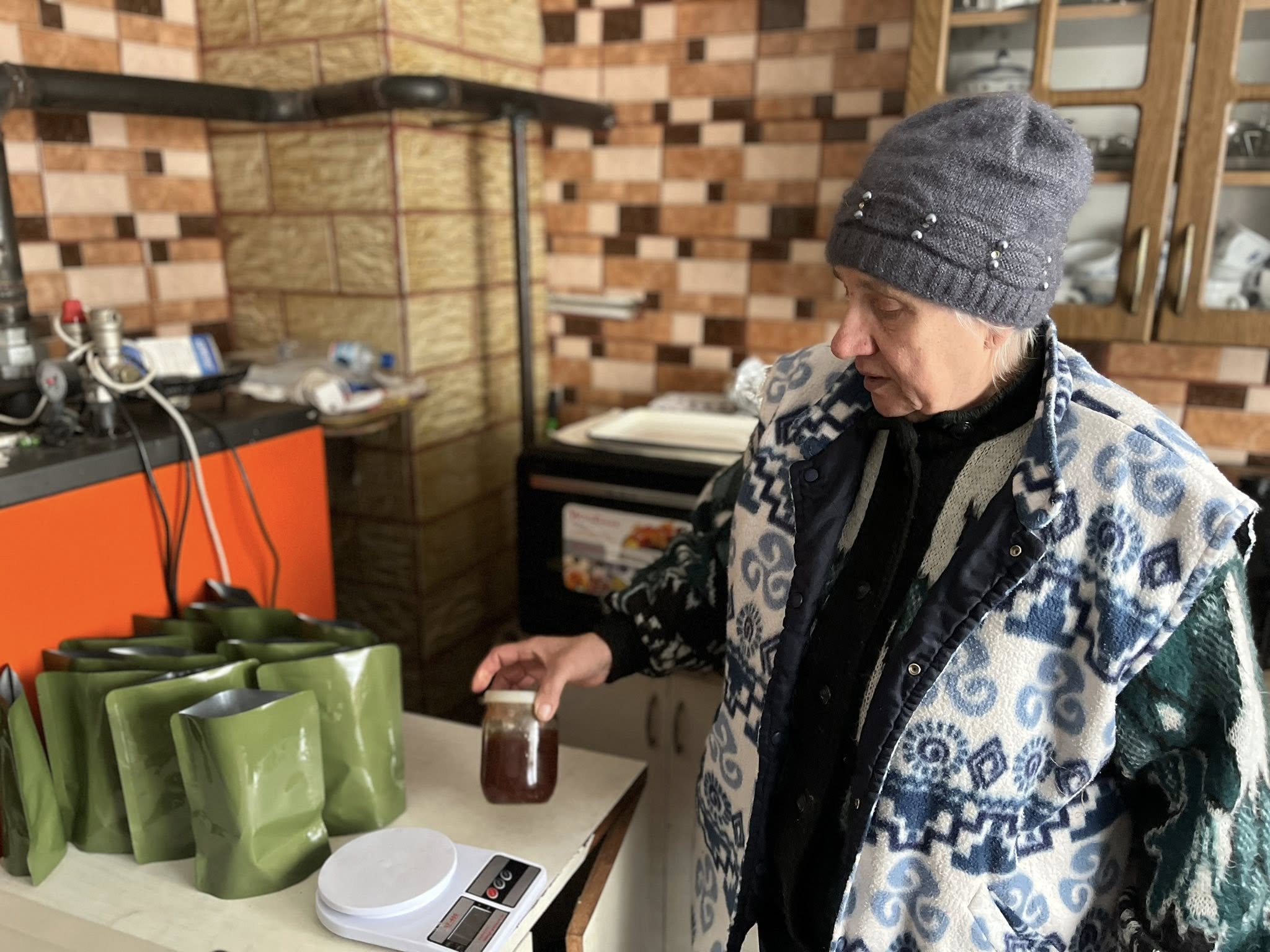 Готую, як для рідних дітей: жителька Рівненщини за власні кошти годує передову домашніми стравами 0000