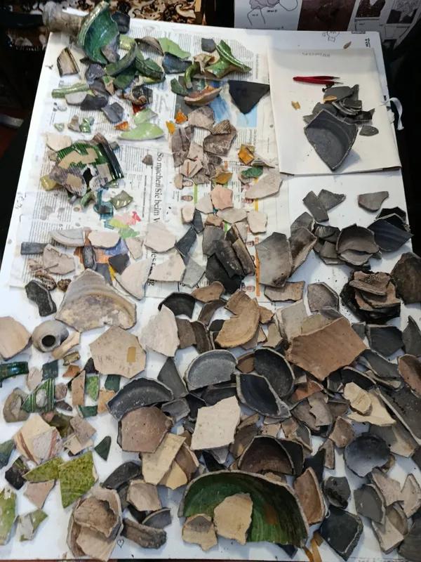 1 На Рівненщині розрили старий погріб: що знайшли під землею