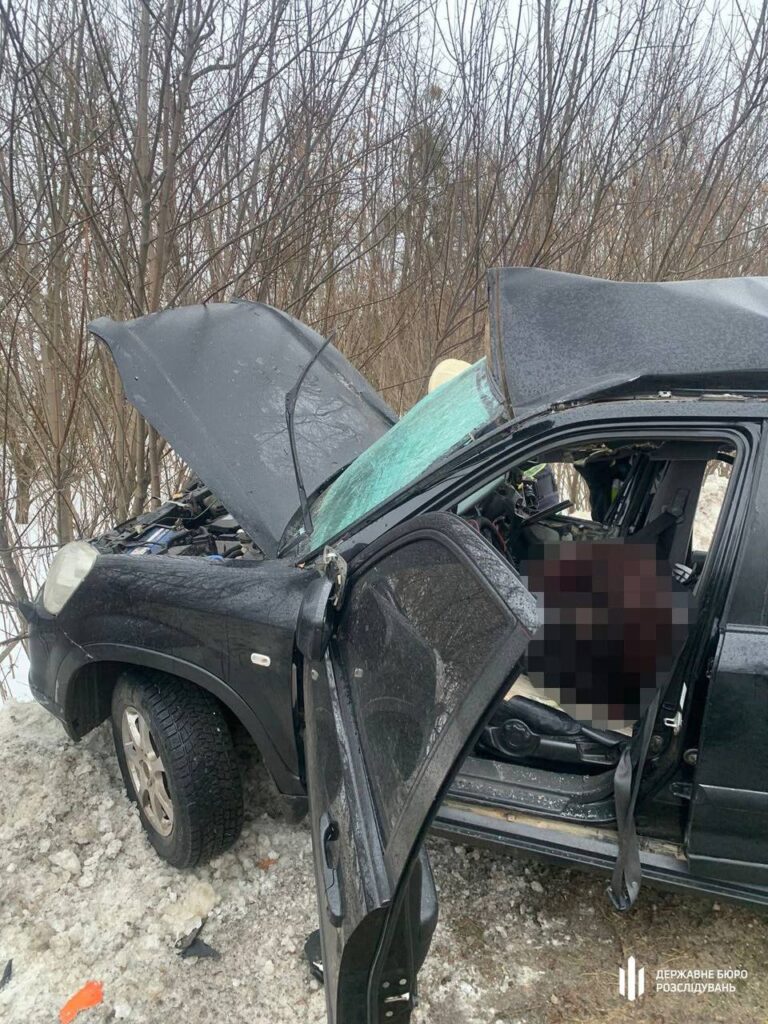 1 Понівечене авто серед траси: як виглядає місце смертельної ДТП на Рівненщині
