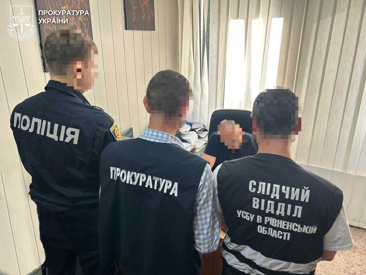 У Рівному директор коледжу з донькою заробили мільйони на ухилянтах 0000