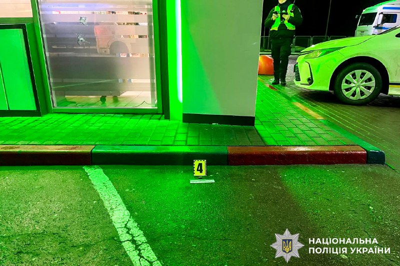 1 Поблизу Рівного водій Audi поранив далекобійника з пістолета на очах у дружини та дитини