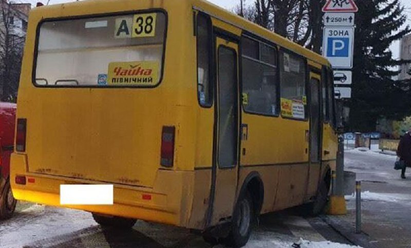 Водія маршрутки у Рівному відсторонили від роботи через конфлікт зі школяркою