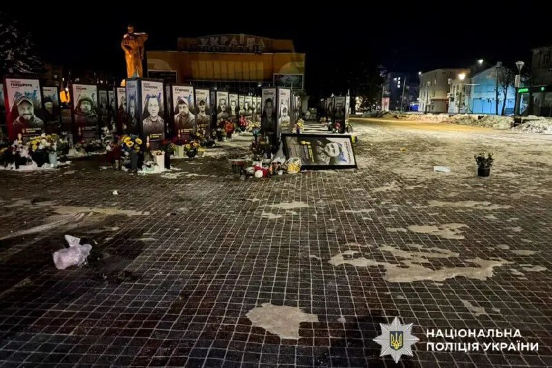 У Рівному суд покарав жінку за наругу над портретами загиблих Героїв