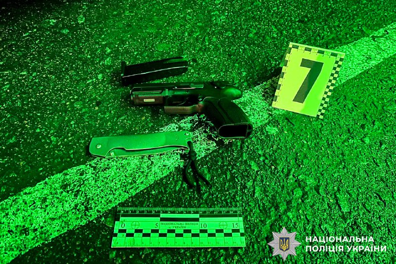 Поблизу Рівного водій Audi поранив далекобійника з пістолета на очах у дружини та дитини